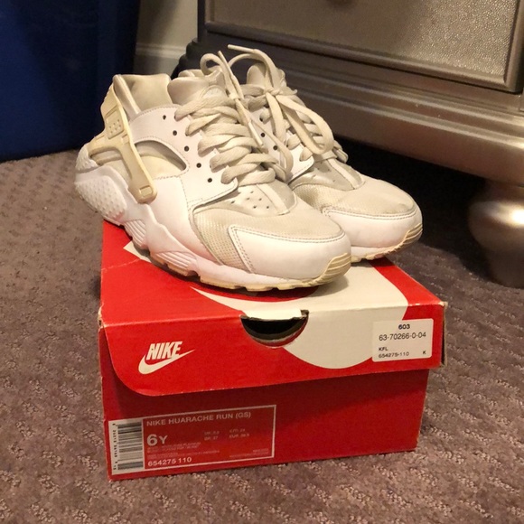 Nike Shoes - Nike roshe ones all white